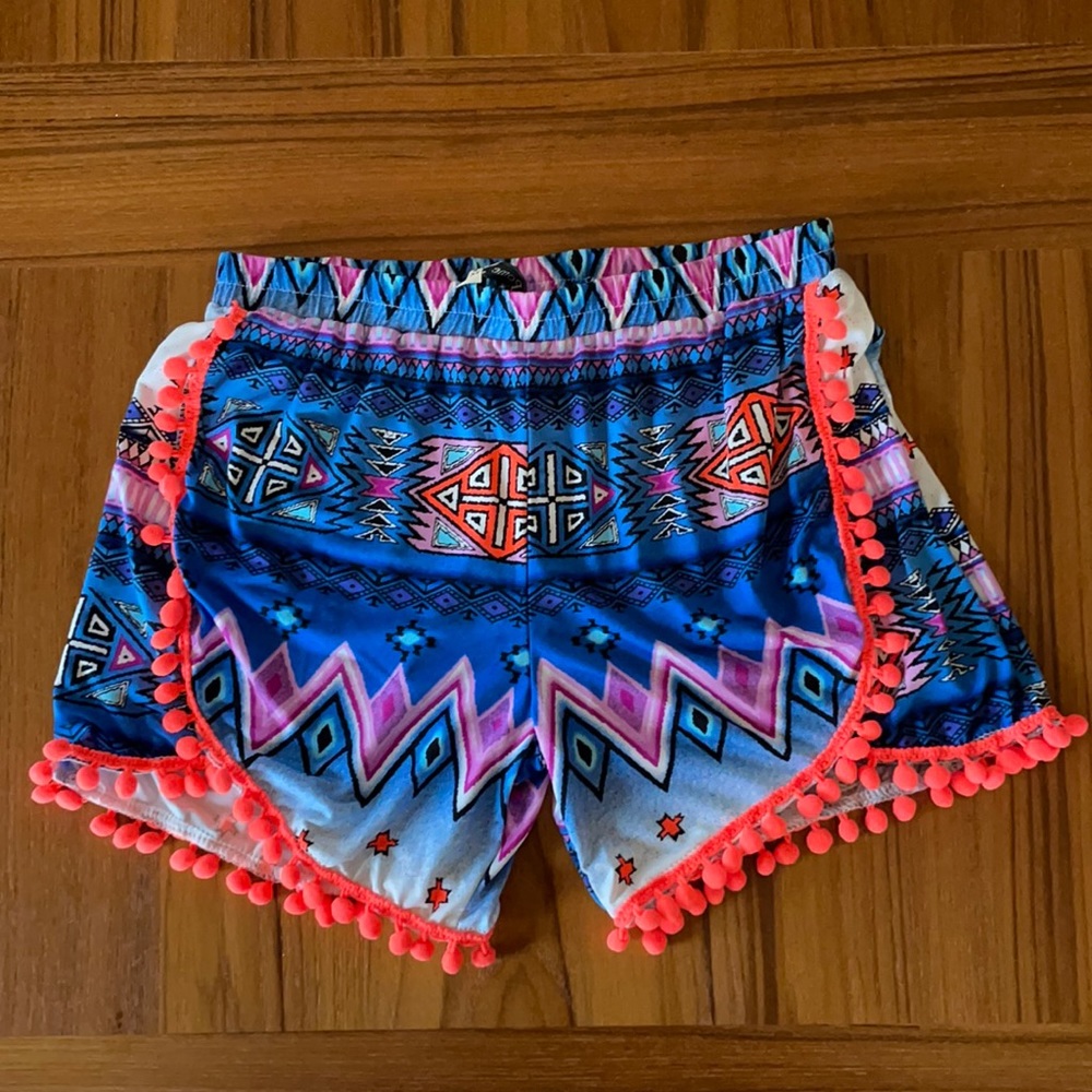 New! Girl’s Southwest Pattern Pom-Pom Shorts